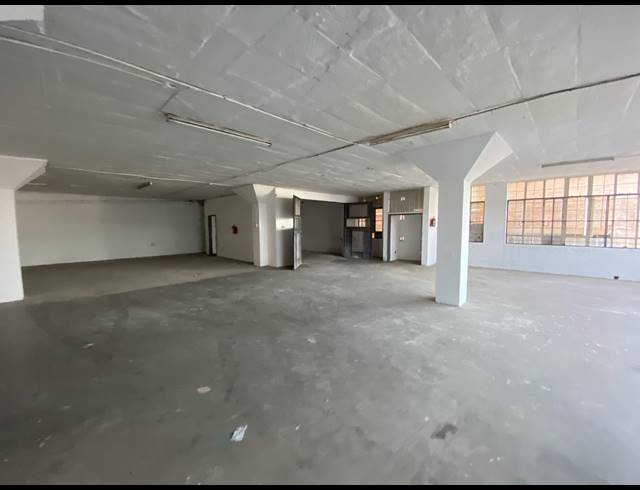 394M² WAREHOUSE TO LET IN BRIARDENE